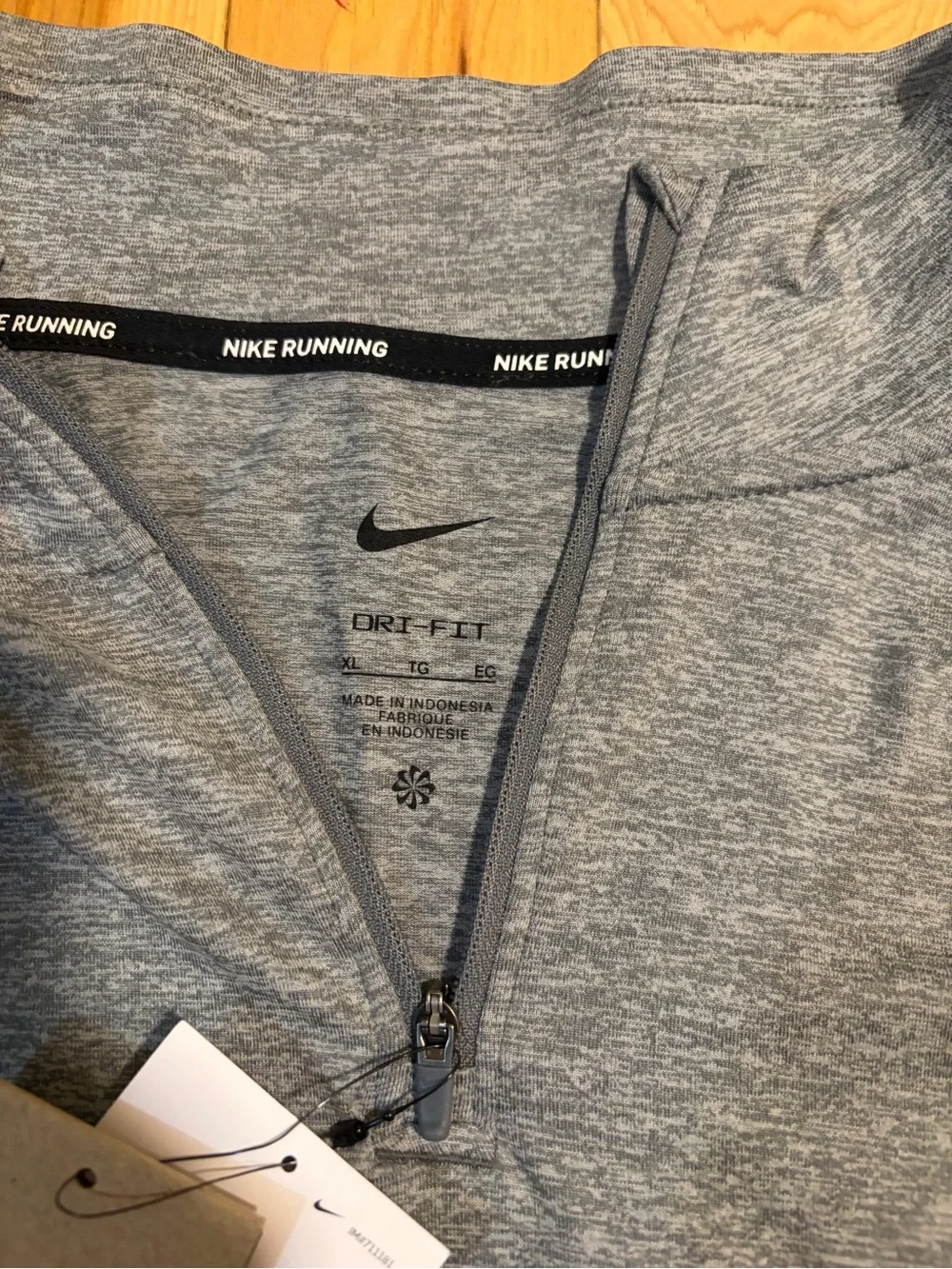 Nike Women’s Heather Gray Long-Sleeve Quarter-Zip Top